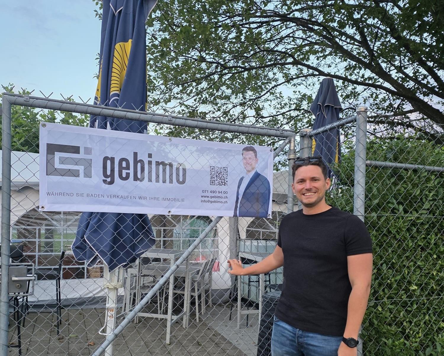 Badi-Burger in der einen Hand, der Hausverkauf in der anderen! Mal ehrlich, wer in Berneck an die Badi denkt, denkt automatisch an den feinen Badi-Burger. Unser neuer Banner steht direkt beim Eingang der Badi Berneck!