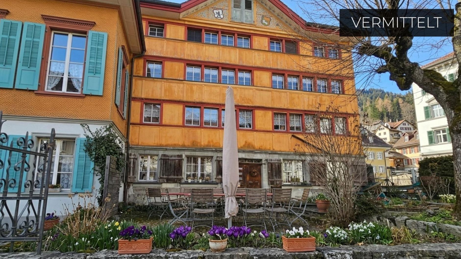 Was dieses Objekt in Heiden wohl für Geschichten erzählen würde? Wir freuen uns, die Schlüssel an jemanden übergeben zu können, der den Charme dieser Räume genauso schätzt.